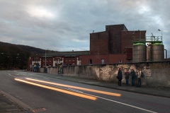 Vor dem Werksgelände 3M