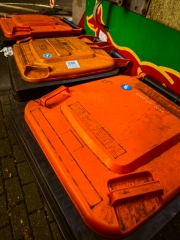 orange;(c) Ina Herzig