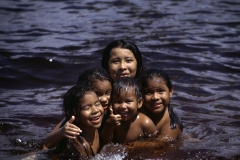 Badende Kinder, Canaima in Venezuela (2006)