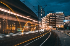 Abendliche Ansicht auf Dreischeibenhaus in Düsseldorf (c) Andreas Otto